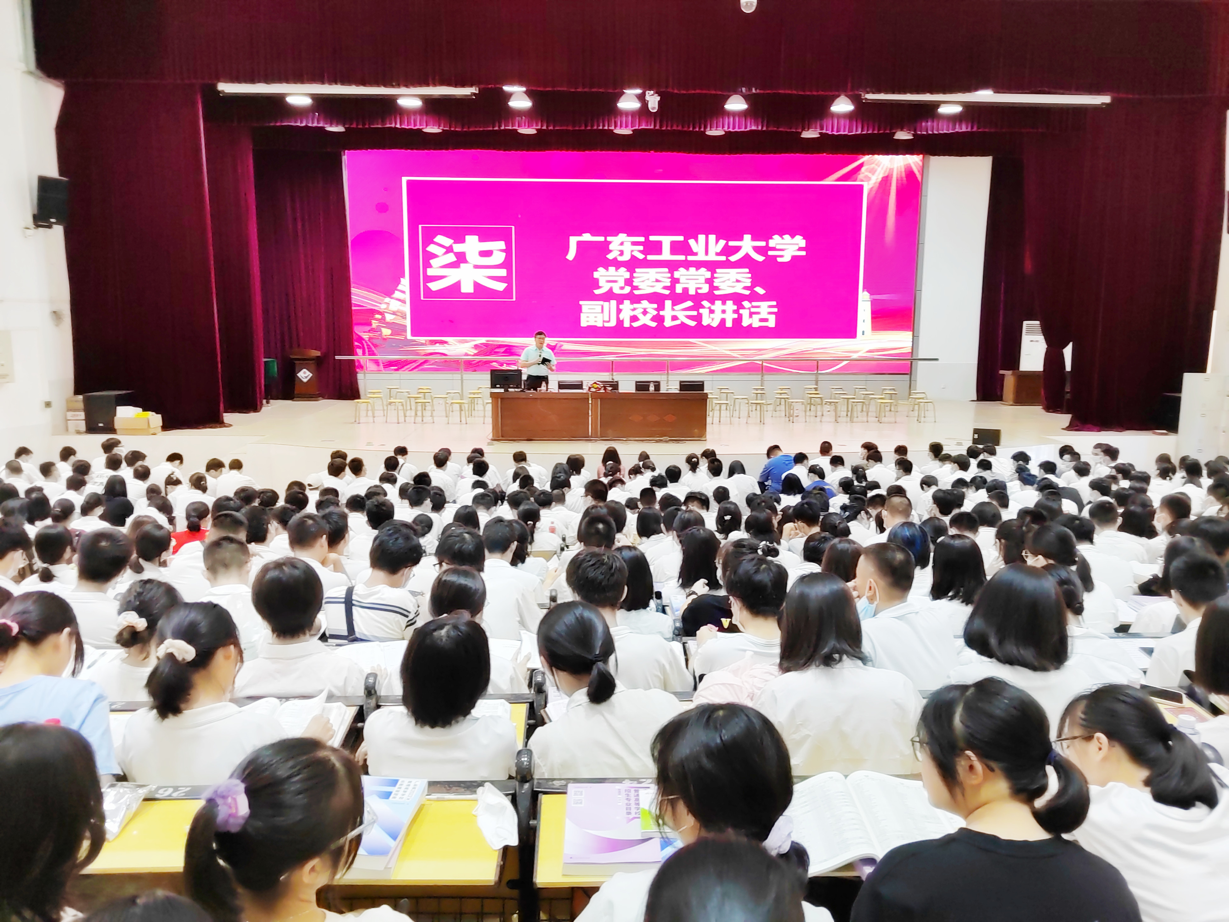 射龙门扑克牌